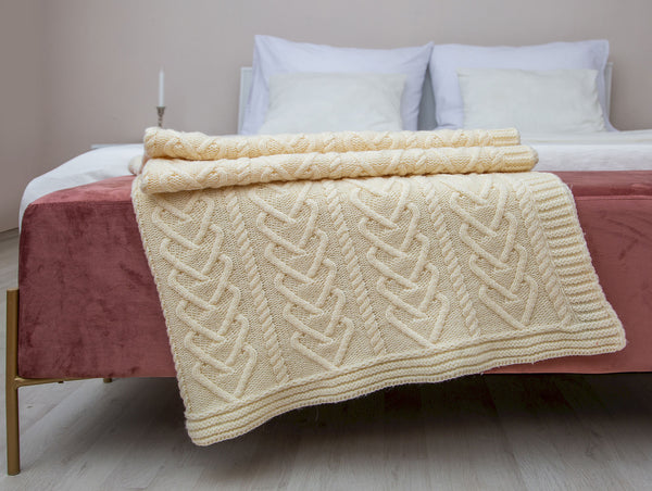 ☘️ Natural Merino Wool Heart Celtic Throw ☘️